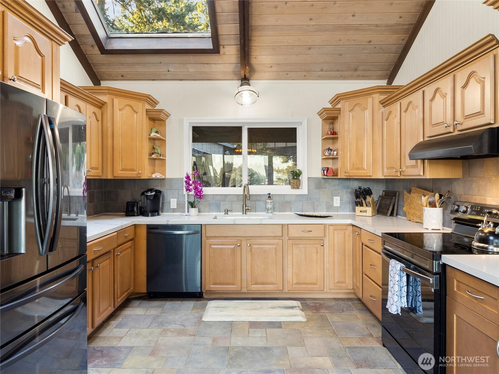 170 E Camus Drive Property Photo 14