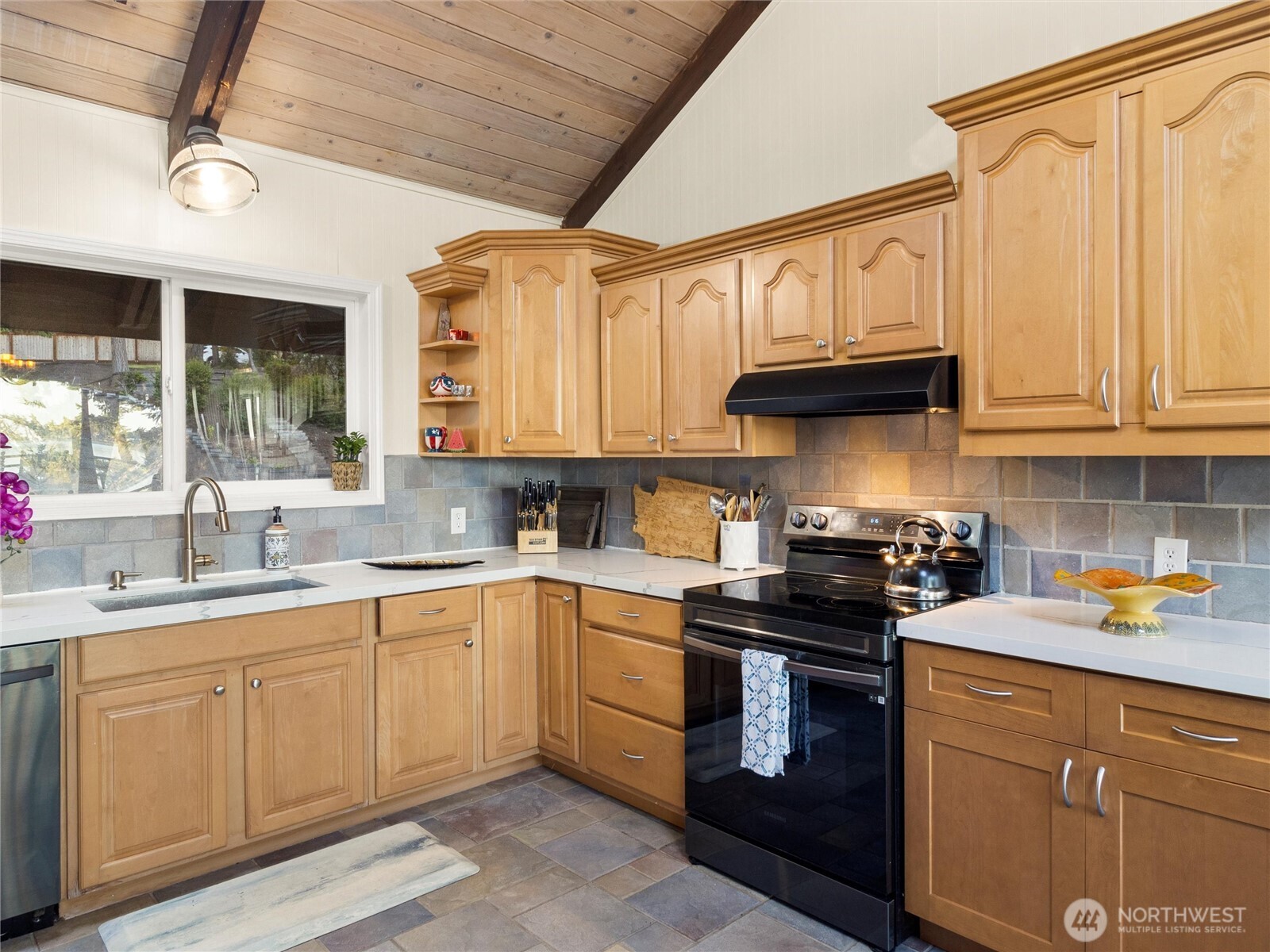 170 E Camus Drive Property Photo 15