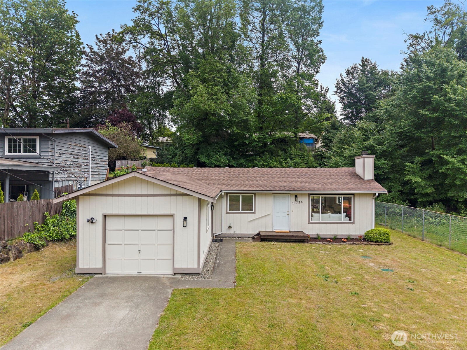 11726 8th Avenue Property Photo 4