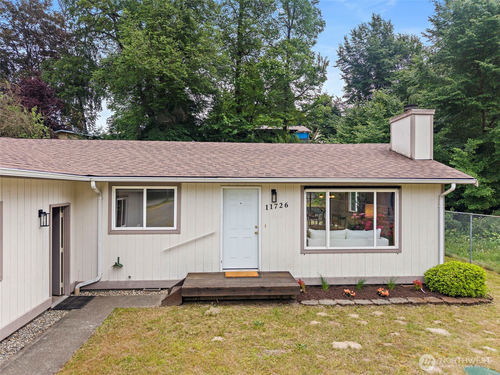 11726 8th Avenue Property Photo 5