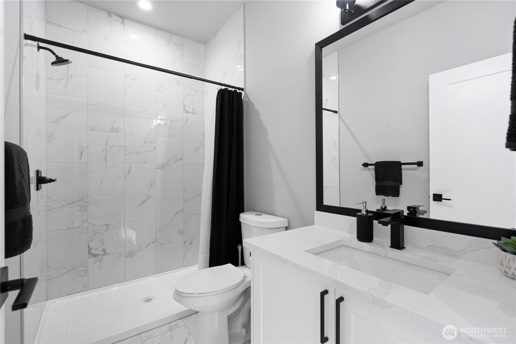 2122 Riverstone Loop Property Photo 6