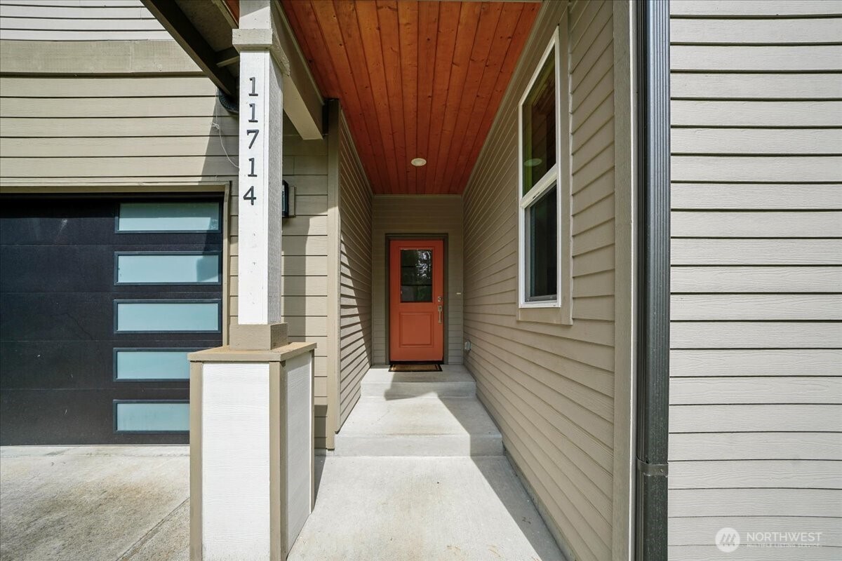 11714 Lake Place Property Photo 4