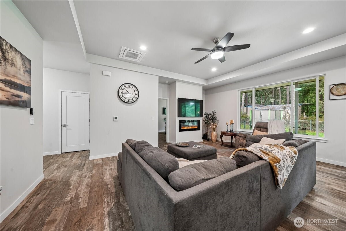 11714 Lake Place Property Photo 6