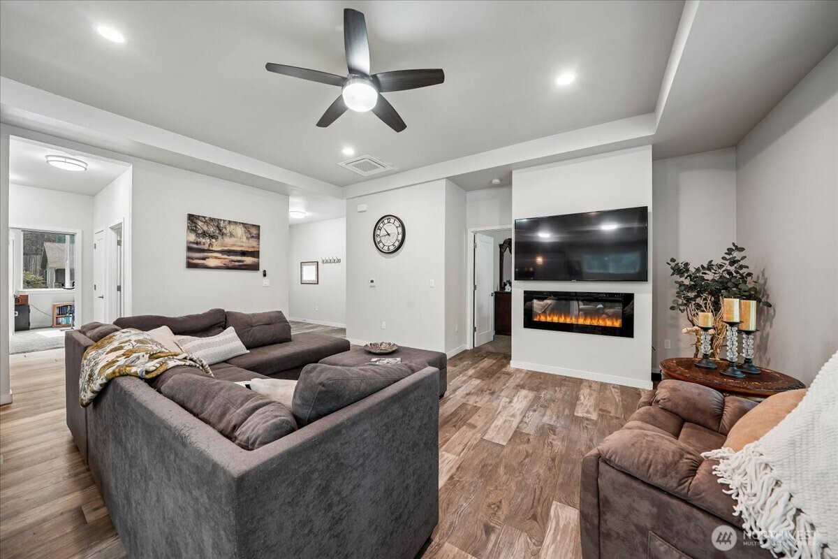 11714 Lake Place Property Photo 7