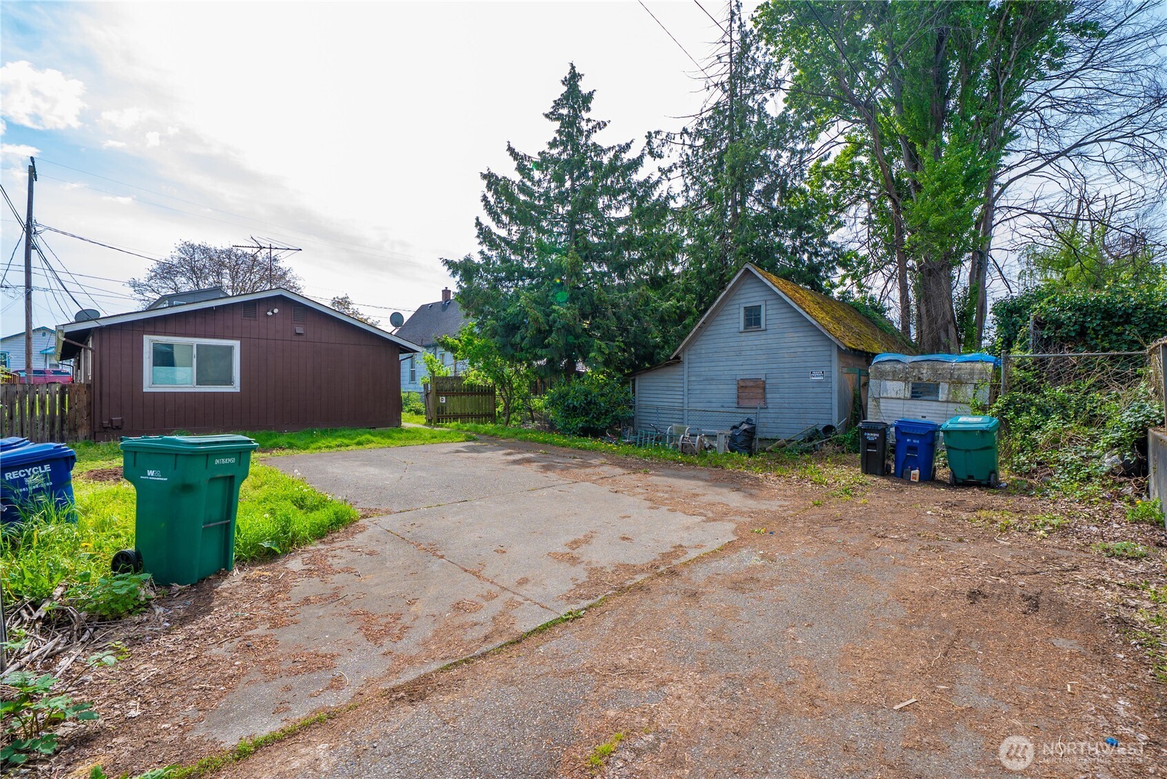 6919 Carleton Avenue Property Photo 2