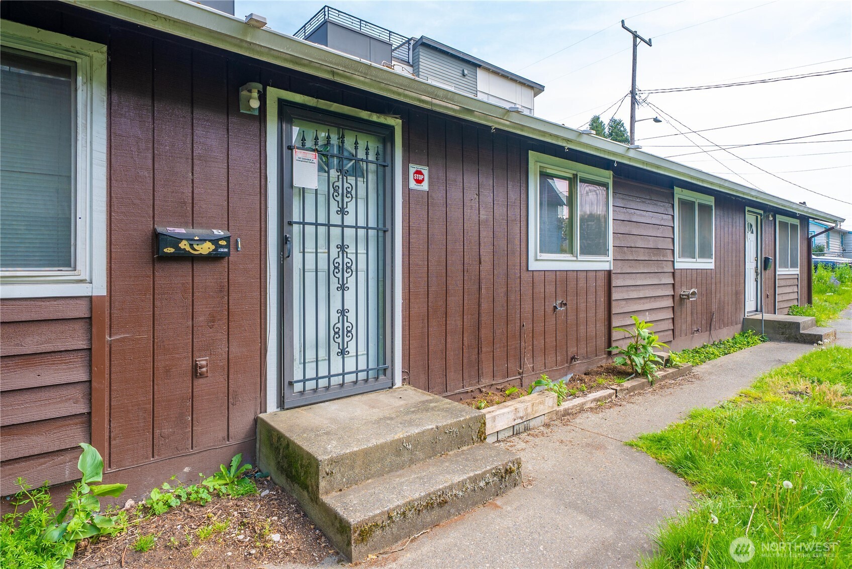 6919 Carleton Avenue Property Photo 3