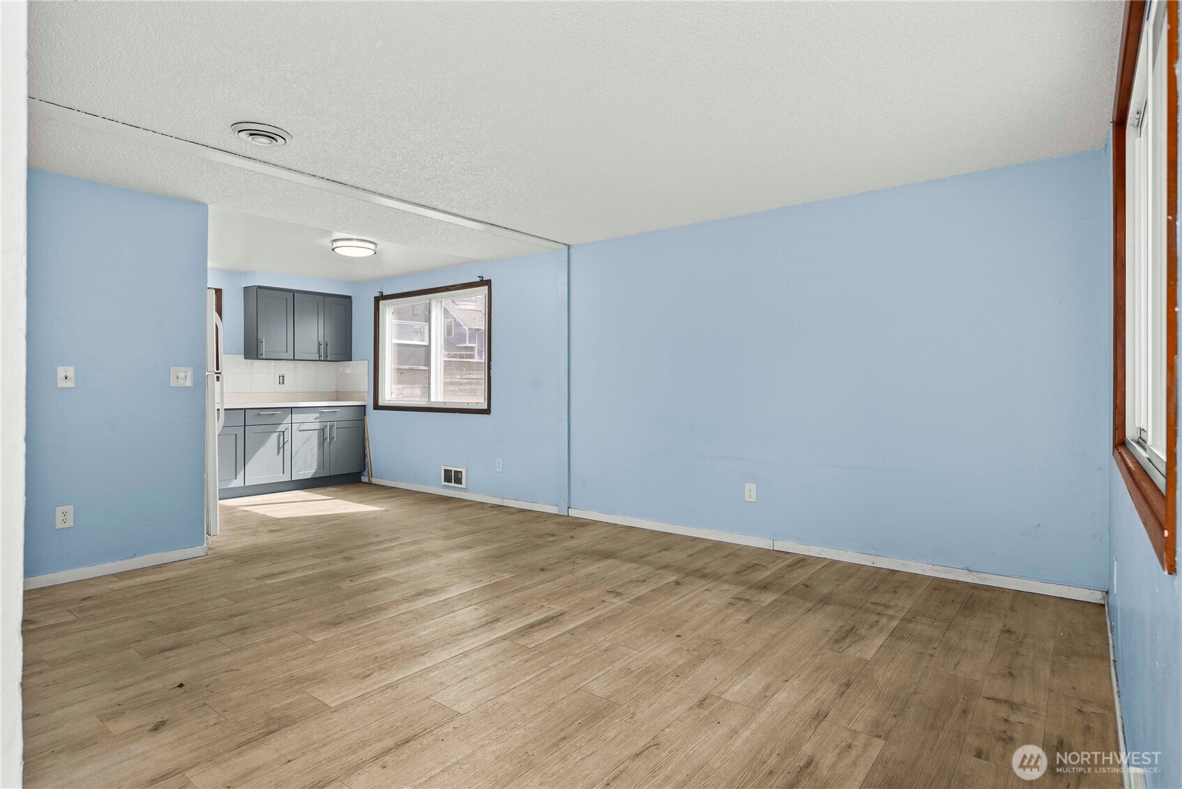 6919 Carleton Avenue Property Photo 4