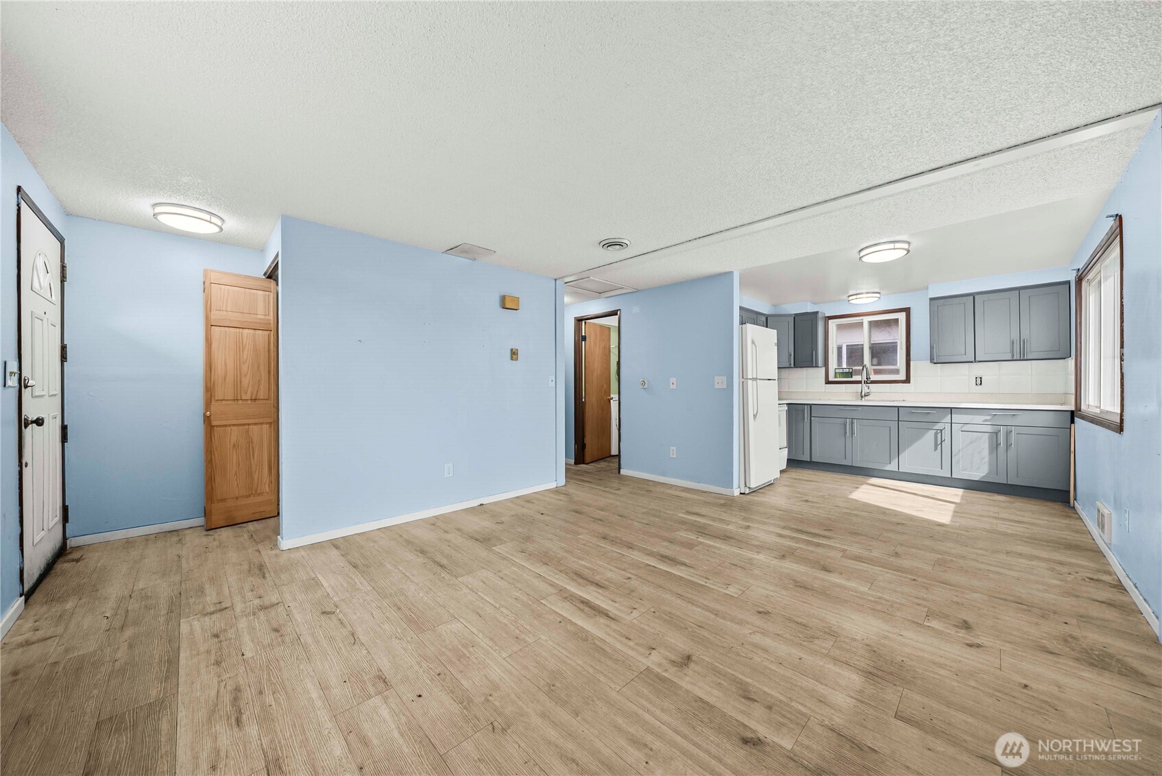 6919 Carleton Avenue Property Photo 5