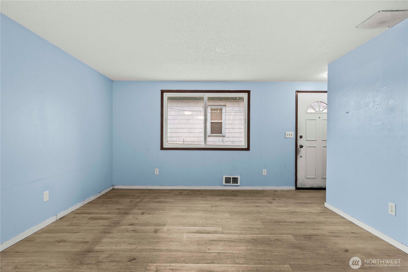 6919 Carleton Avenue Property Photo 6