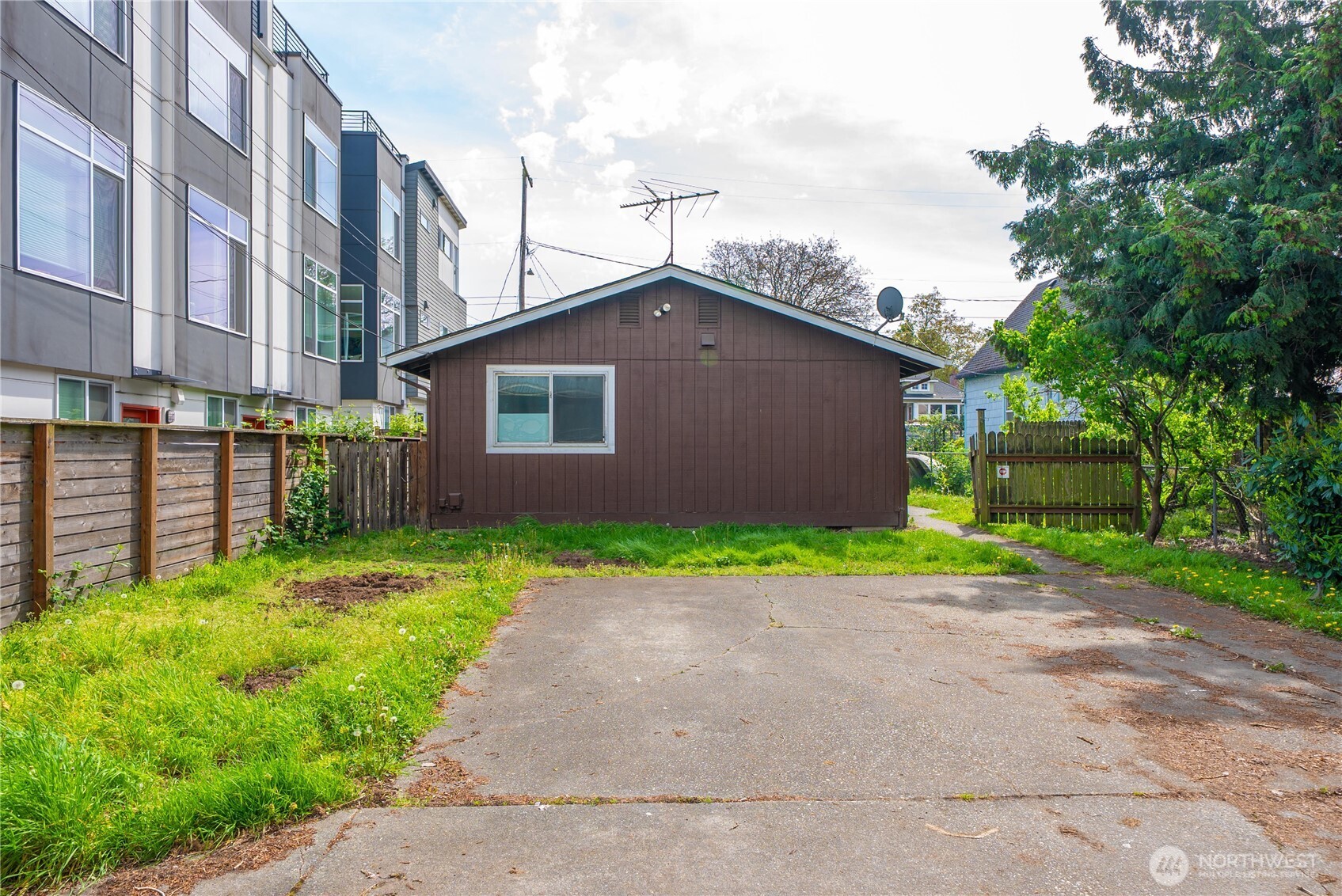6919 Carleton Avenue Property Photo 36
