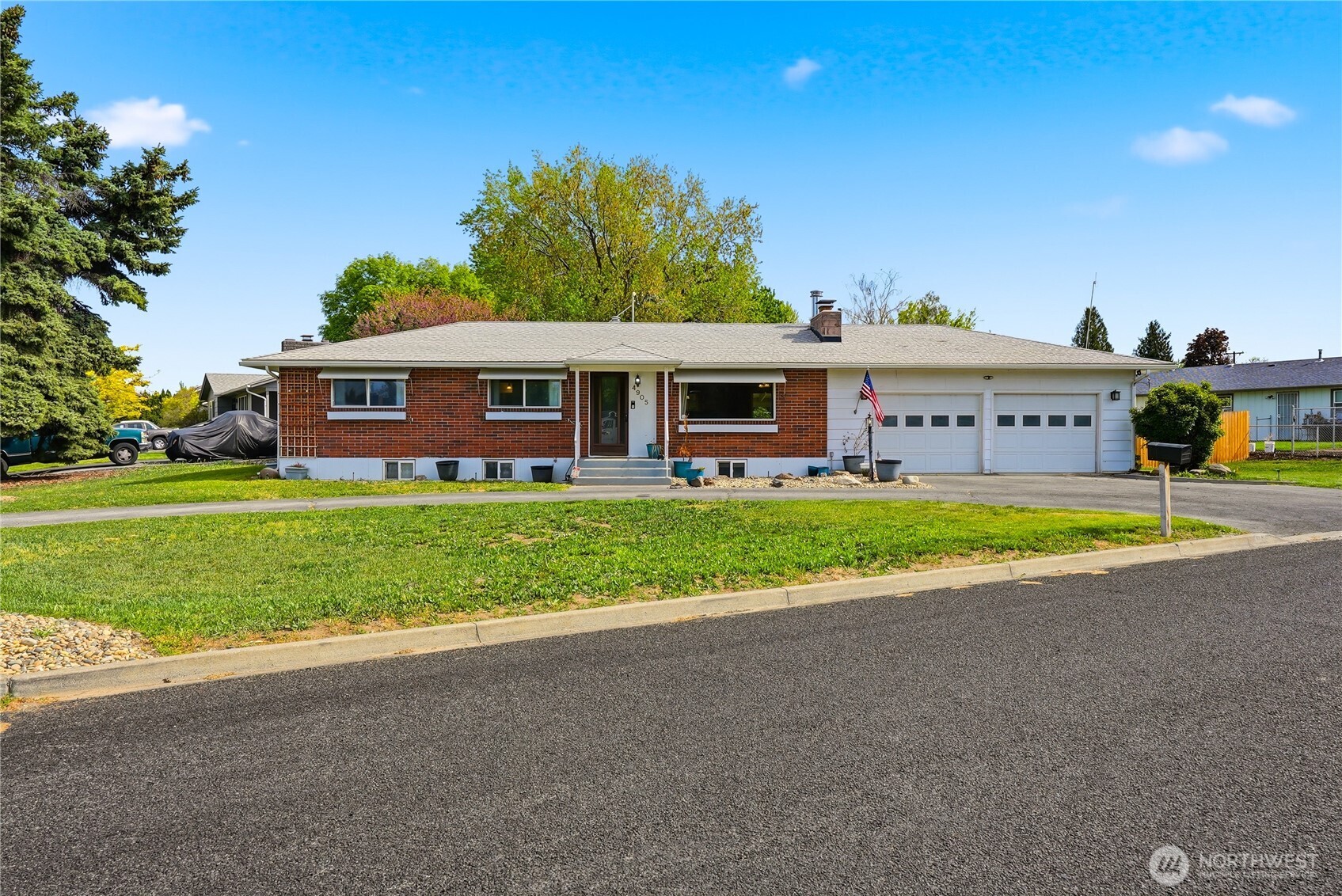 4905 Bristol Way Property Photo 2