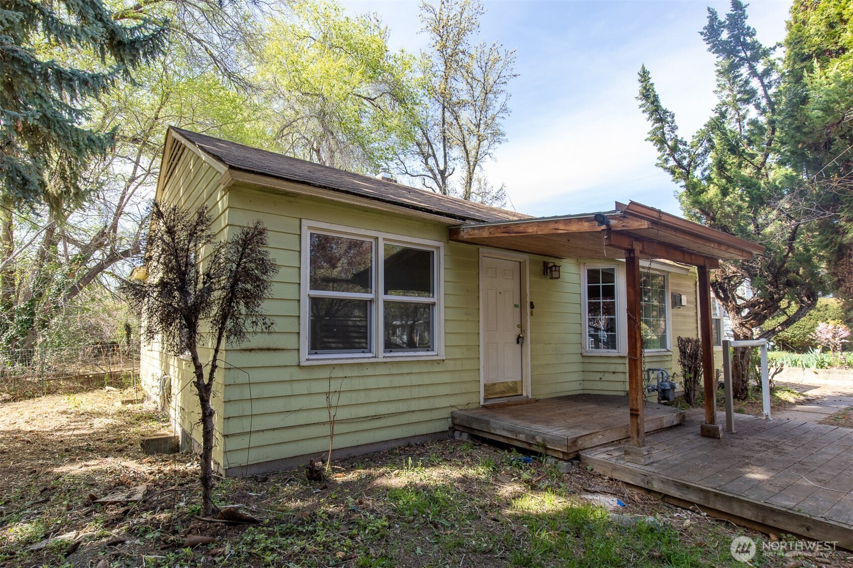910 S 25th Avenue Property Photo 1
