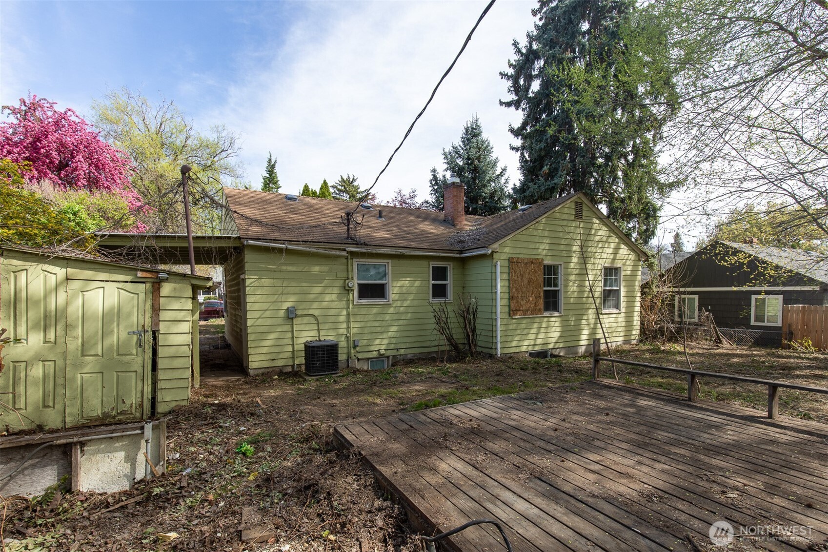 910 S 25th Avenue Property Photo 4