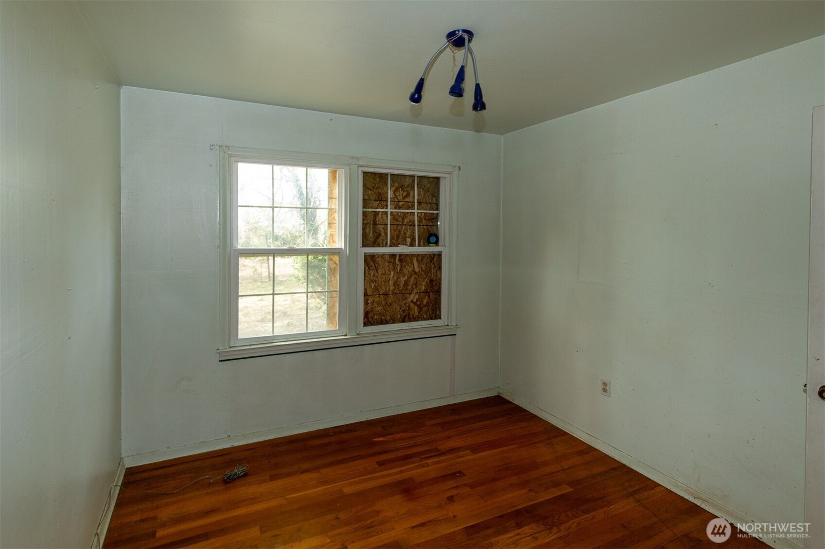 910 S 25th Avenue Property Photo 9