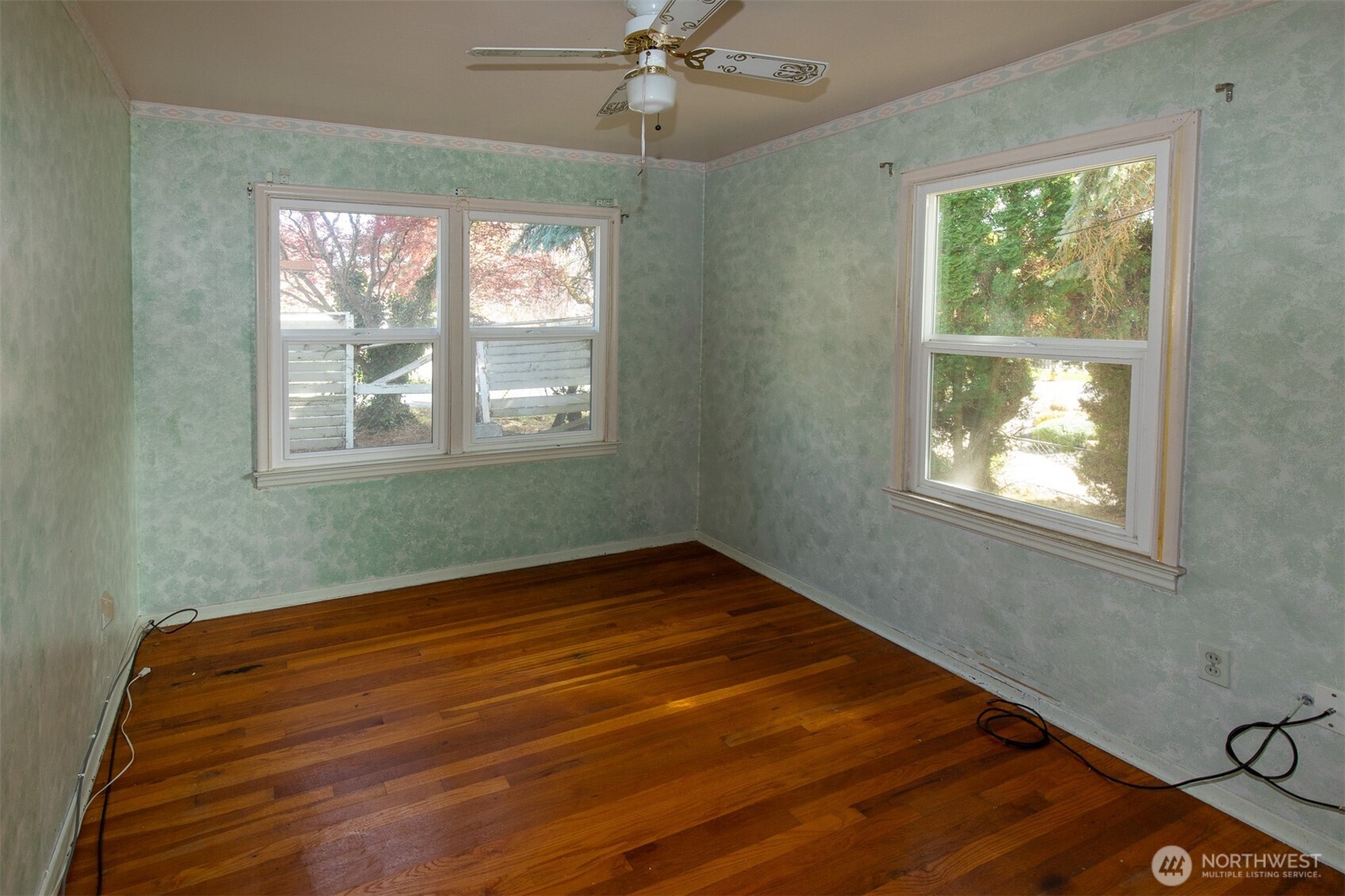 910 S 25th Avenue Property Photo 10