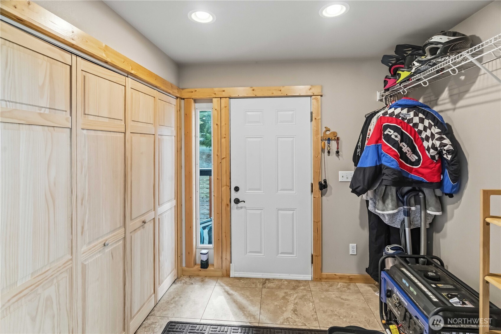 320 Lakeview Way Property Photo 10