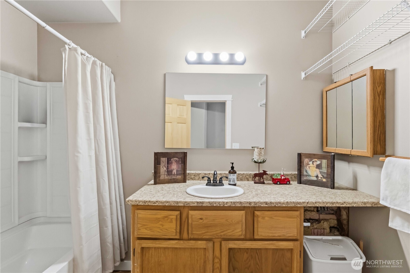 320 Lakeview Way Property Photo 22