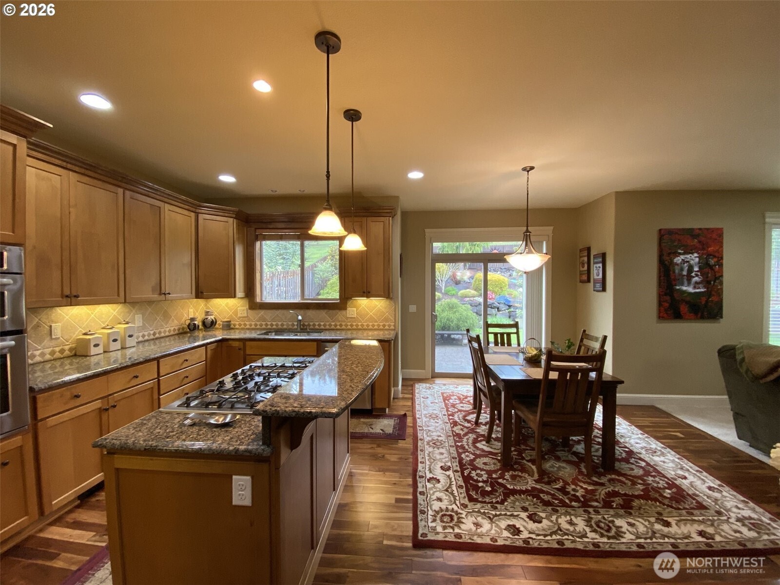 545 E 18 Street Property Photo 6