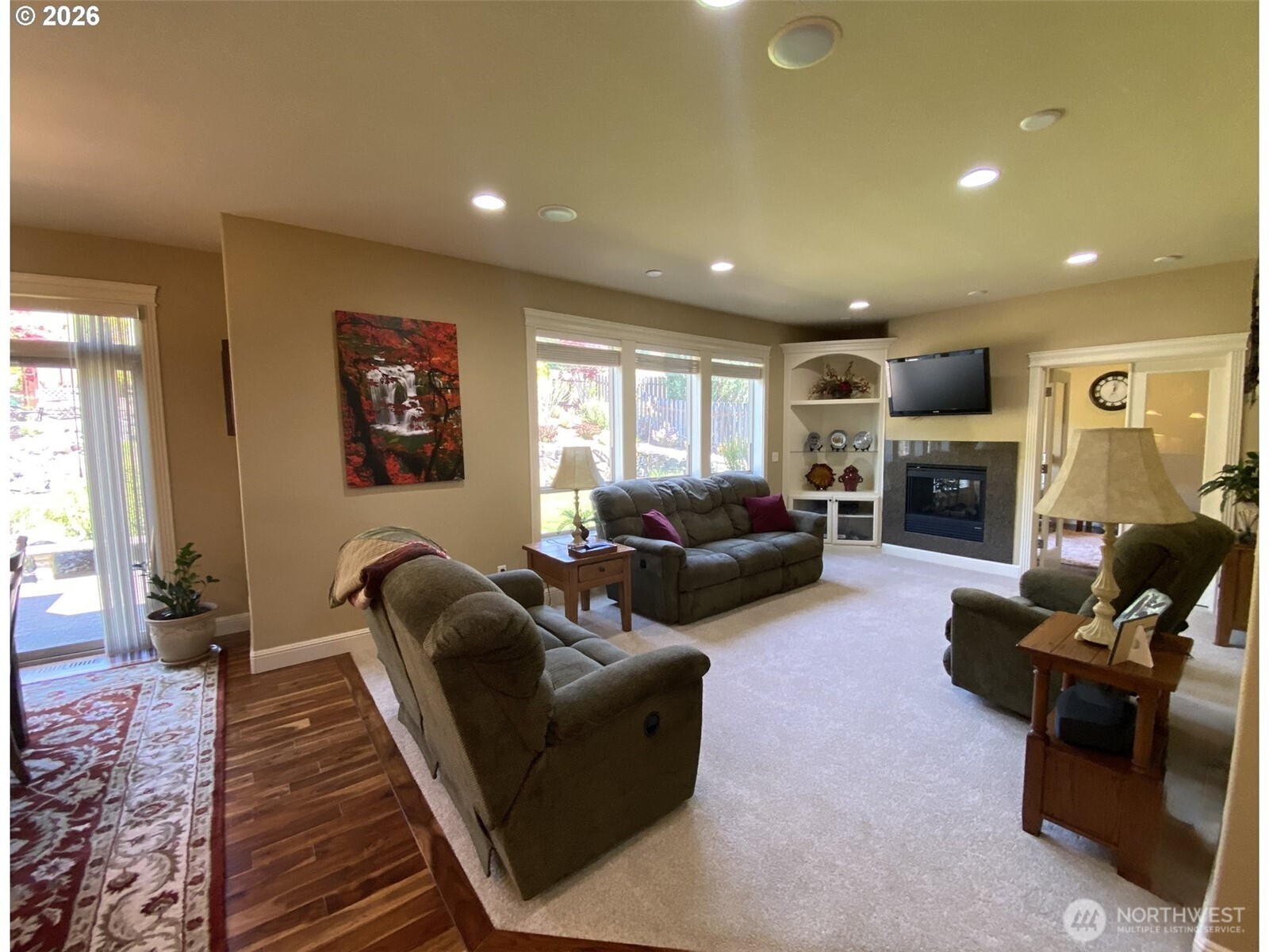545 E 18 Street Property Photo 9