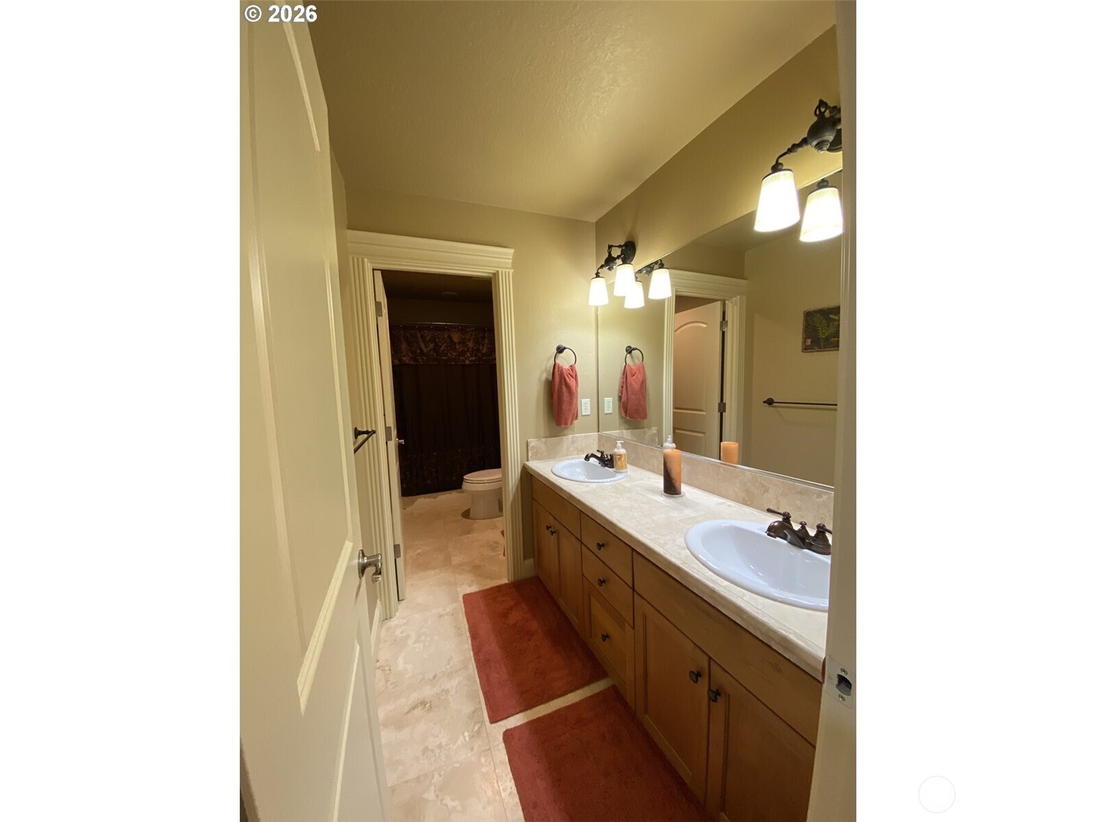 545 E 18 Street Property Photo 17