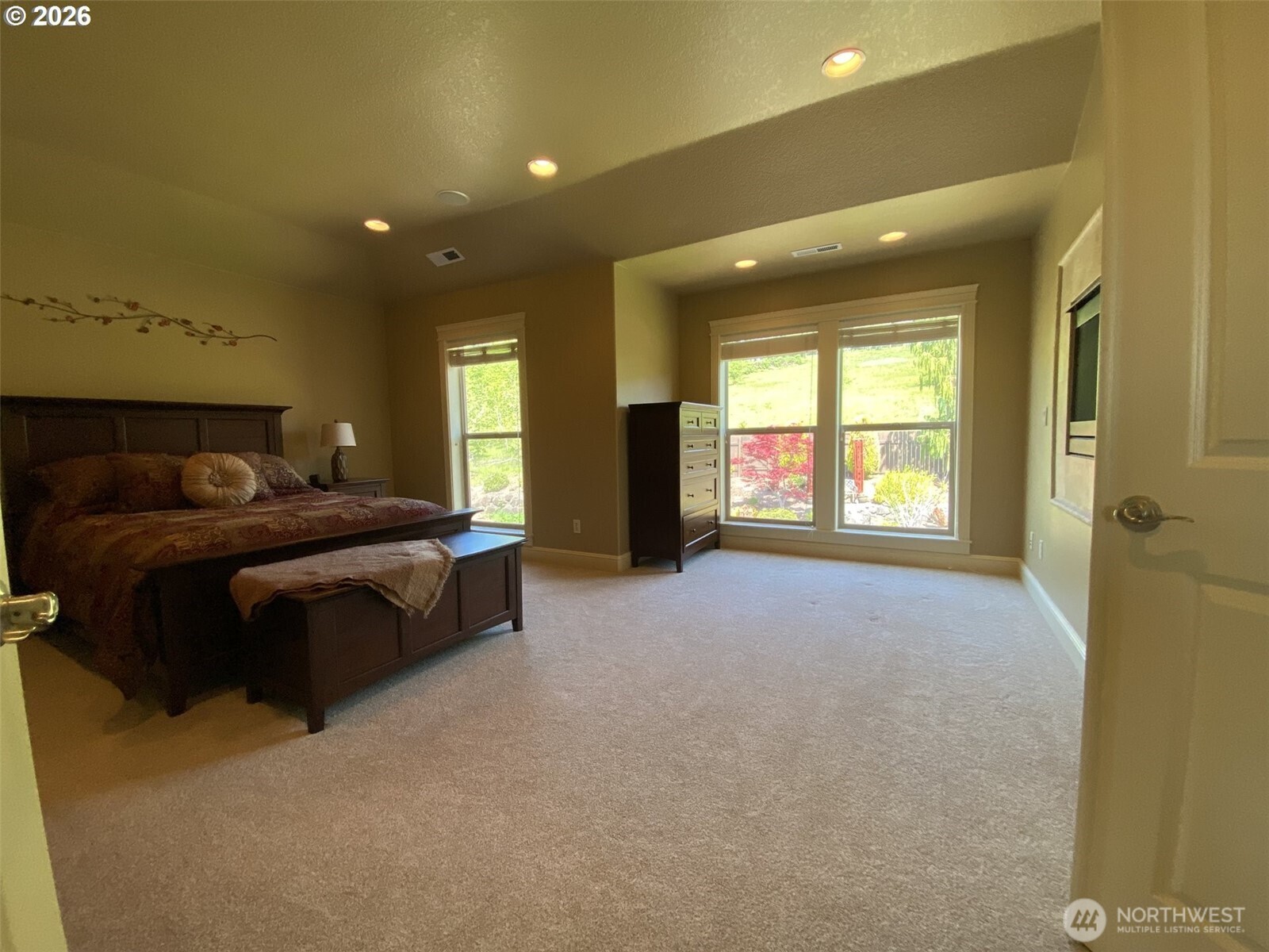 545 E 18 Street Property Photo 21