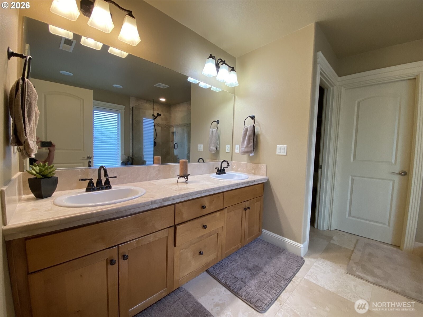 545 E 18 Street Property Photo 22