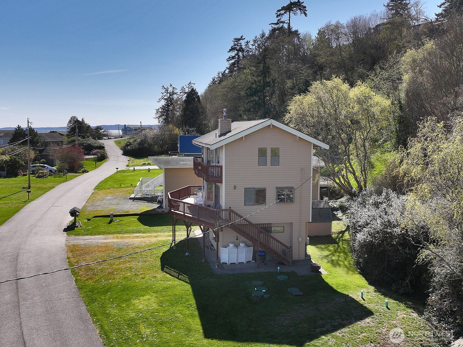 3837 Driftwood Drive Property Photo 5