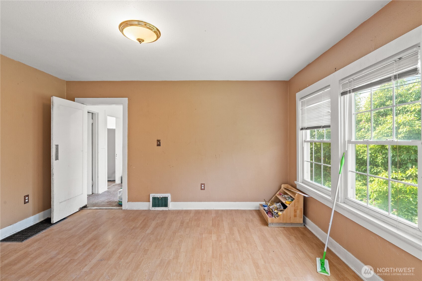 409 W 5th Street Property Photo 4