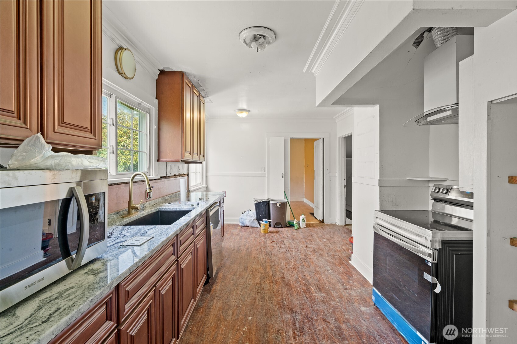 409 W 5th Street Property Photo 7