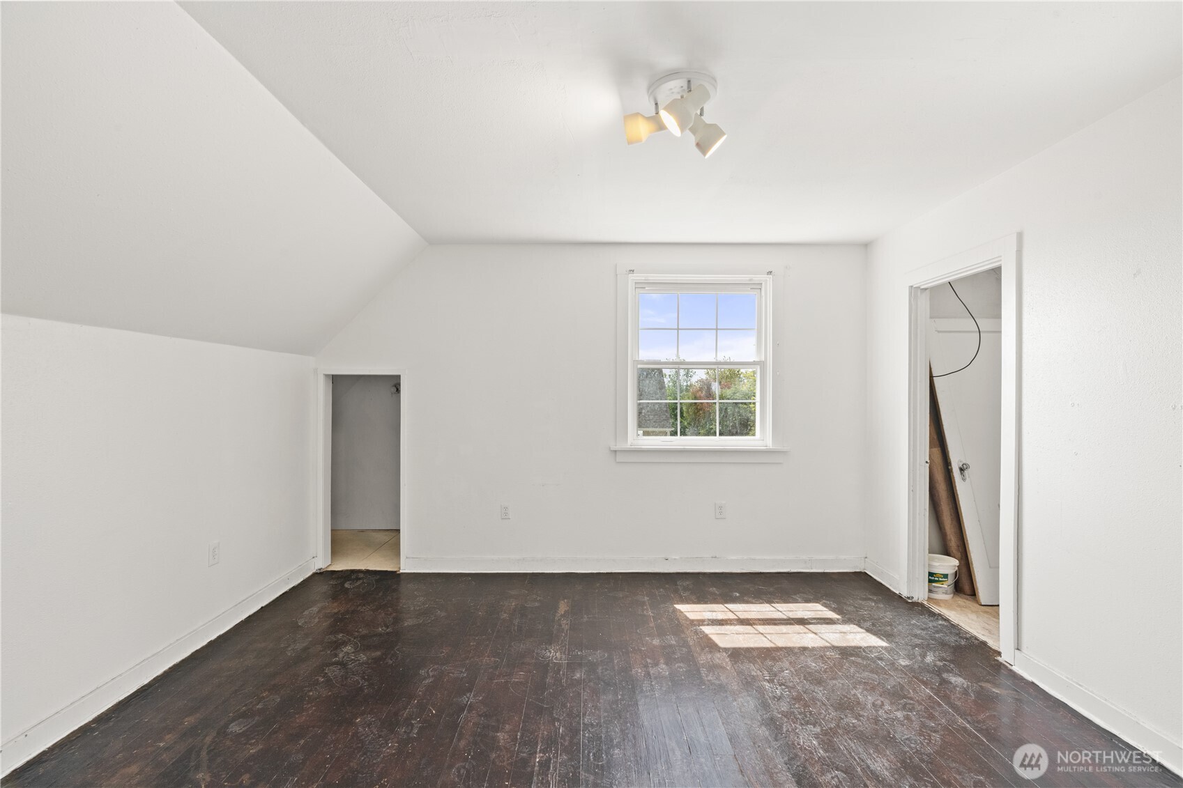 409 W 5th Street Property Photo 17