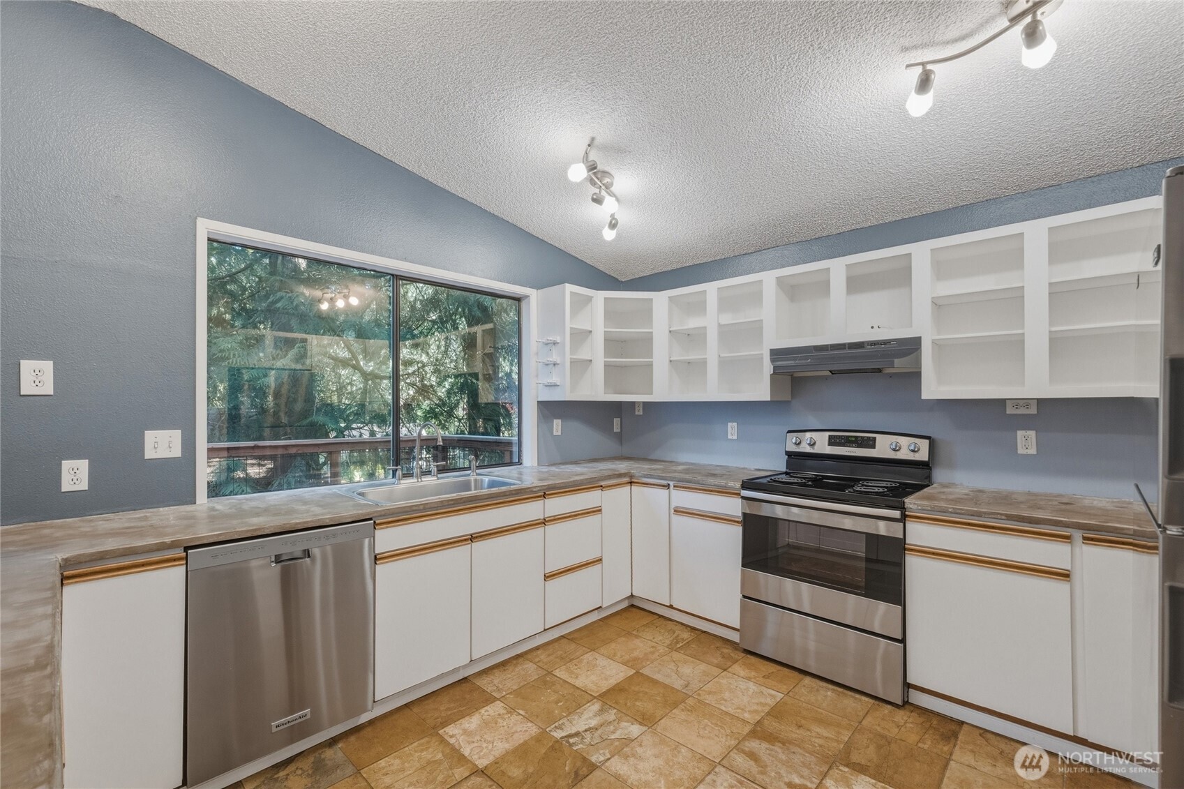 405 Sudden Valley Drive Property Photo 14