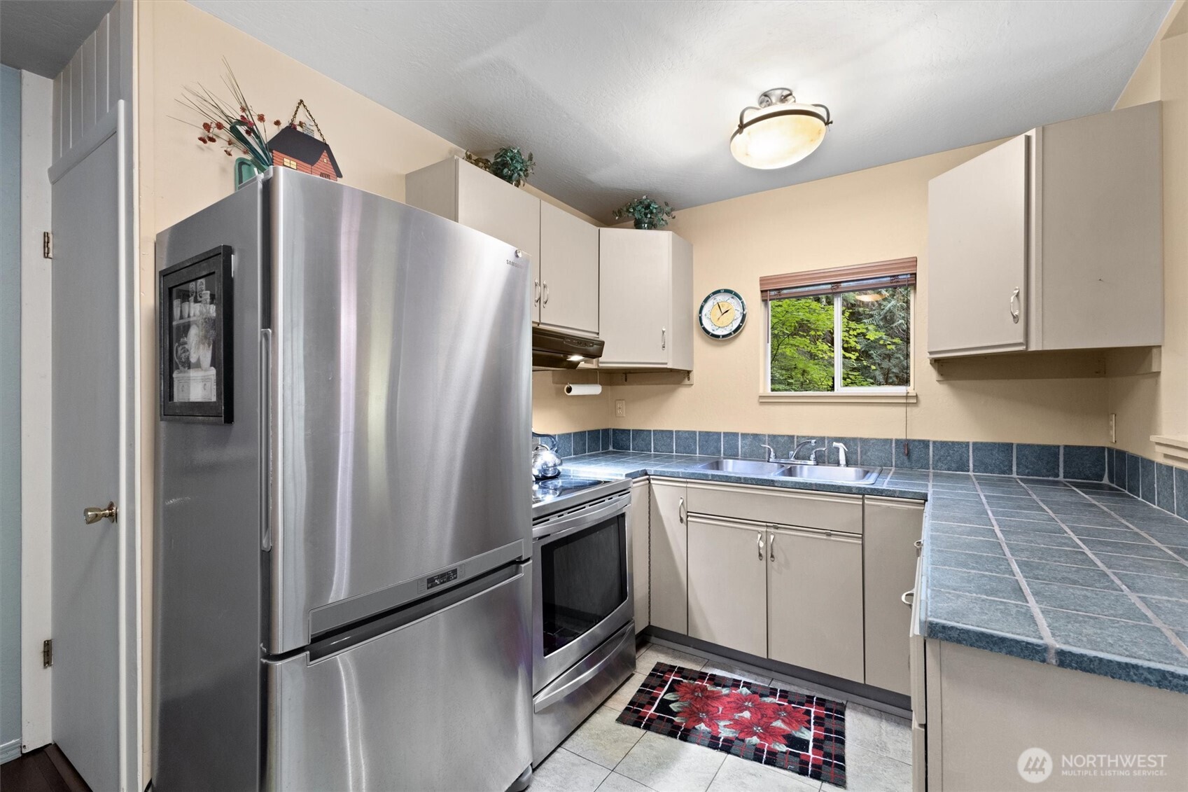 6989 Snoqualmie Place Property Photo 15