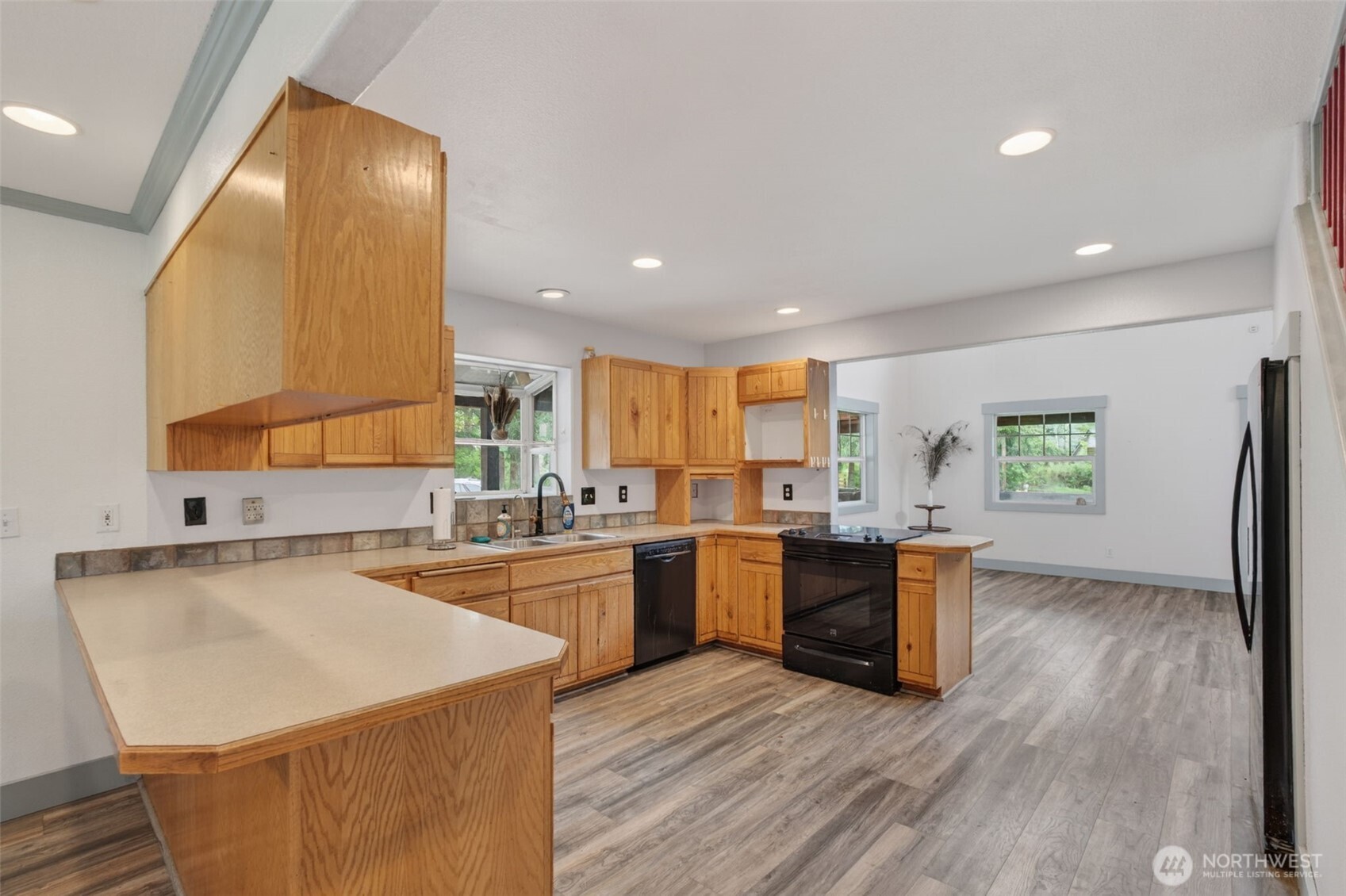 10320 James Road Property Photo 6