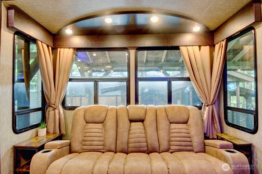 10 Riverside Drive Property Photo 15