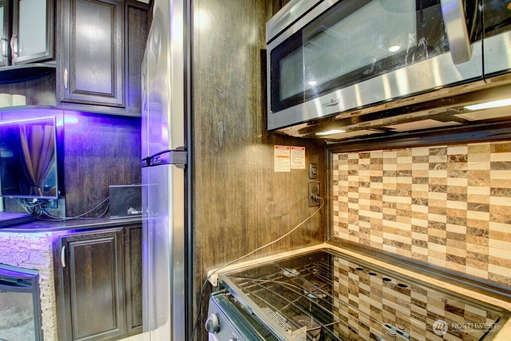 10 Riverside Drive Property Photo 17