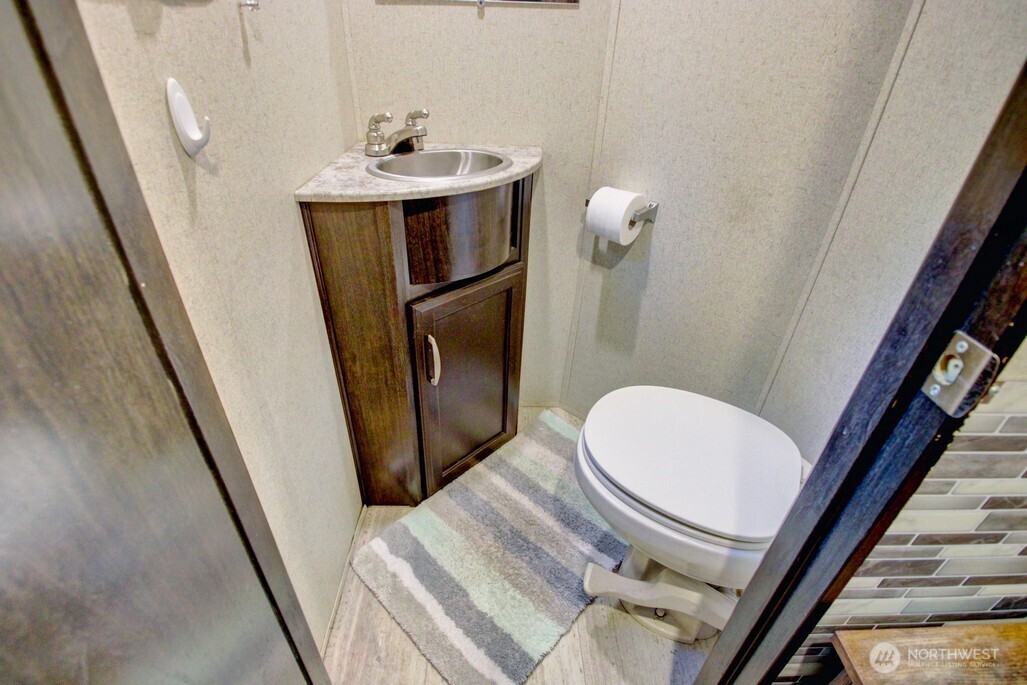 10 Riverside Drive Property Photo 22