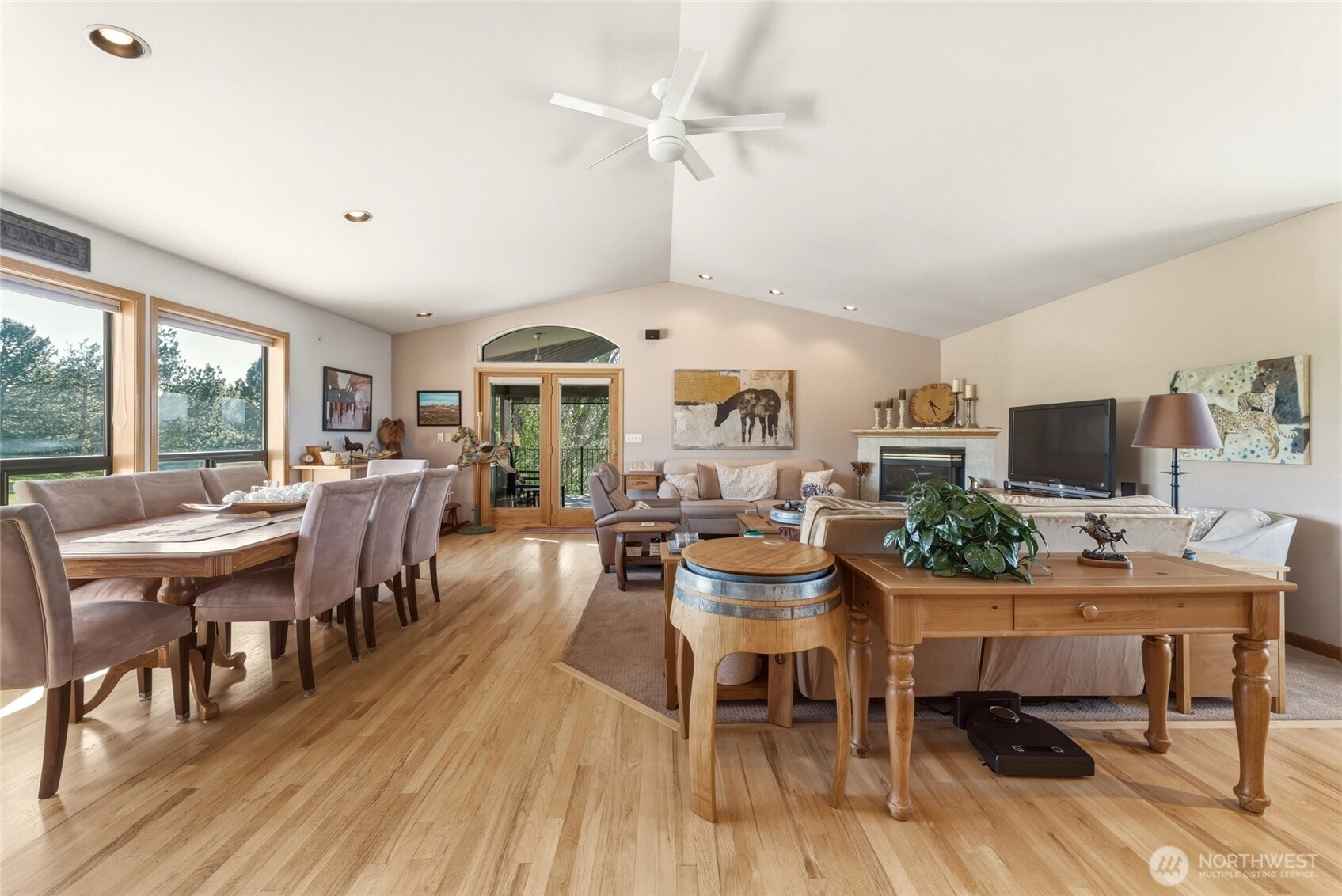 1520 Kaniksu Loop Property Photo 4