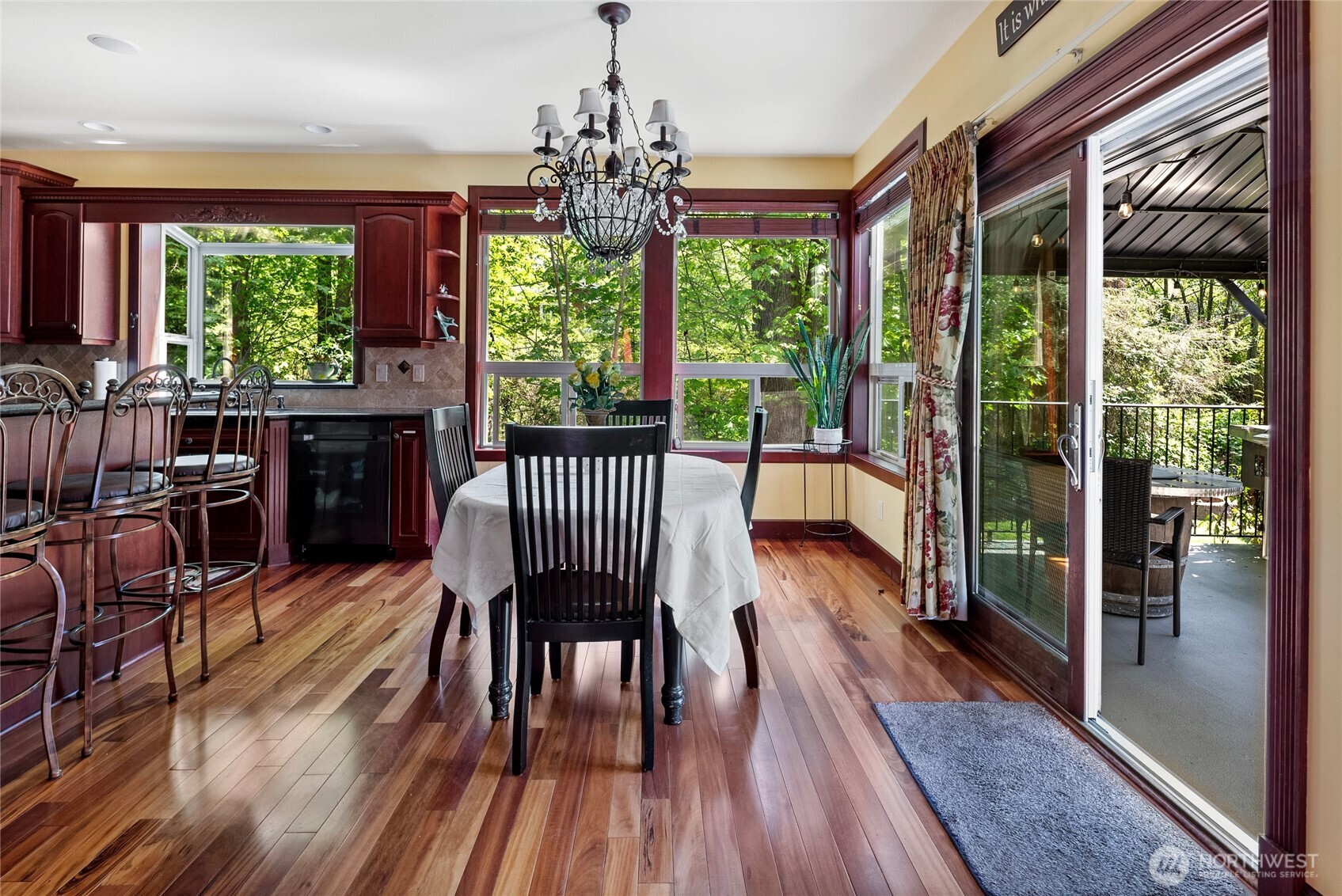 1107 9th Street Property Photo 9