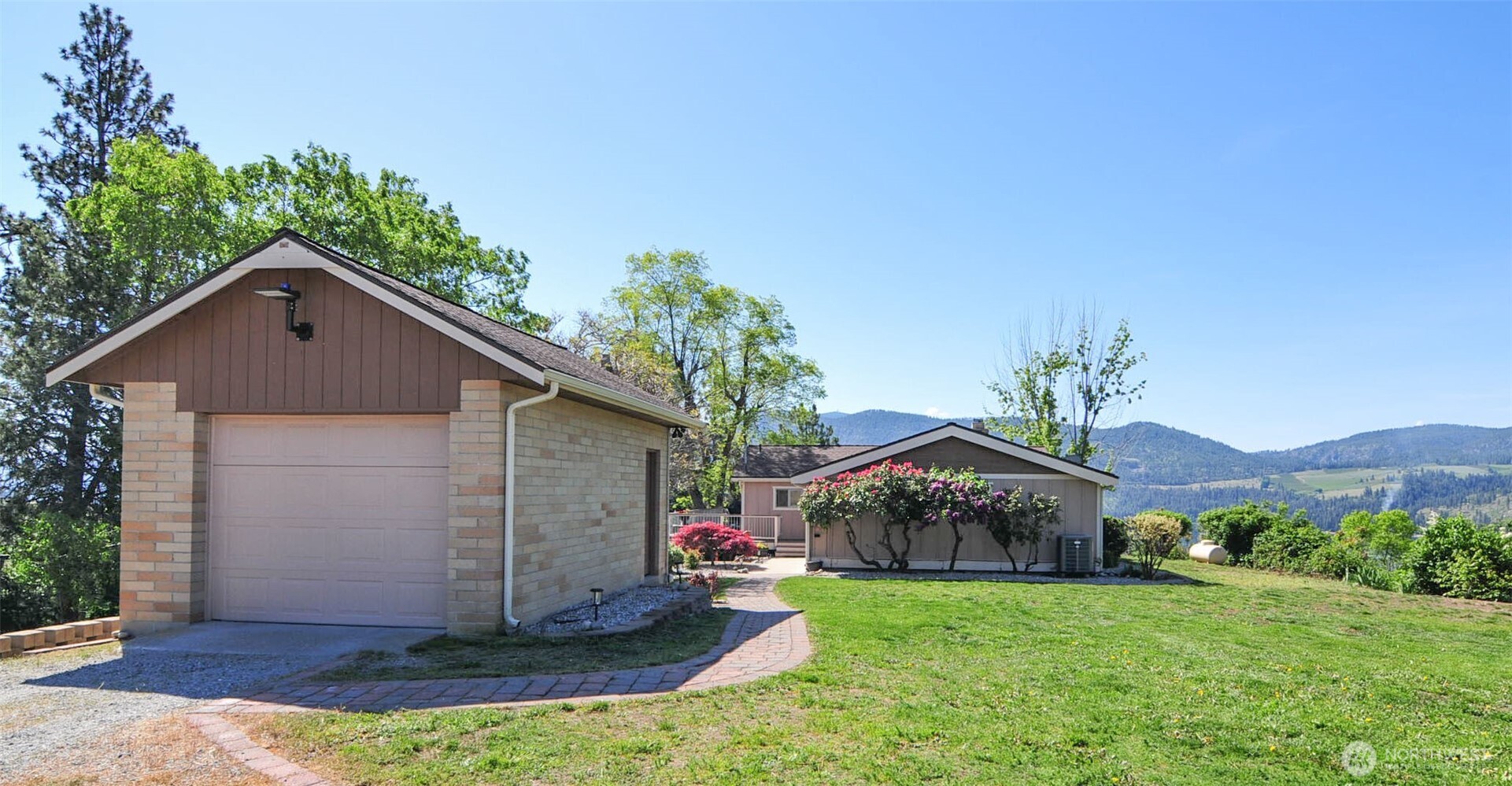 553 Summit Boulevard Property Photo 29