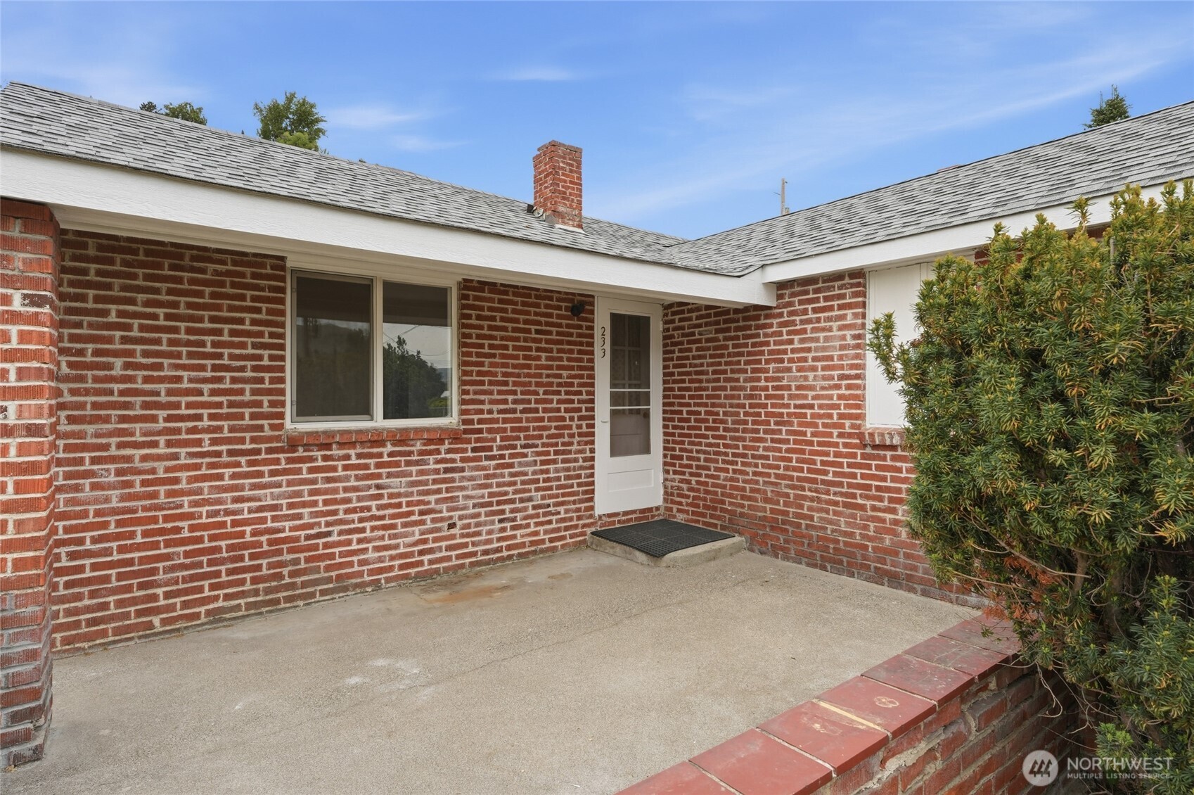 233 E Gibson Property Photo 5