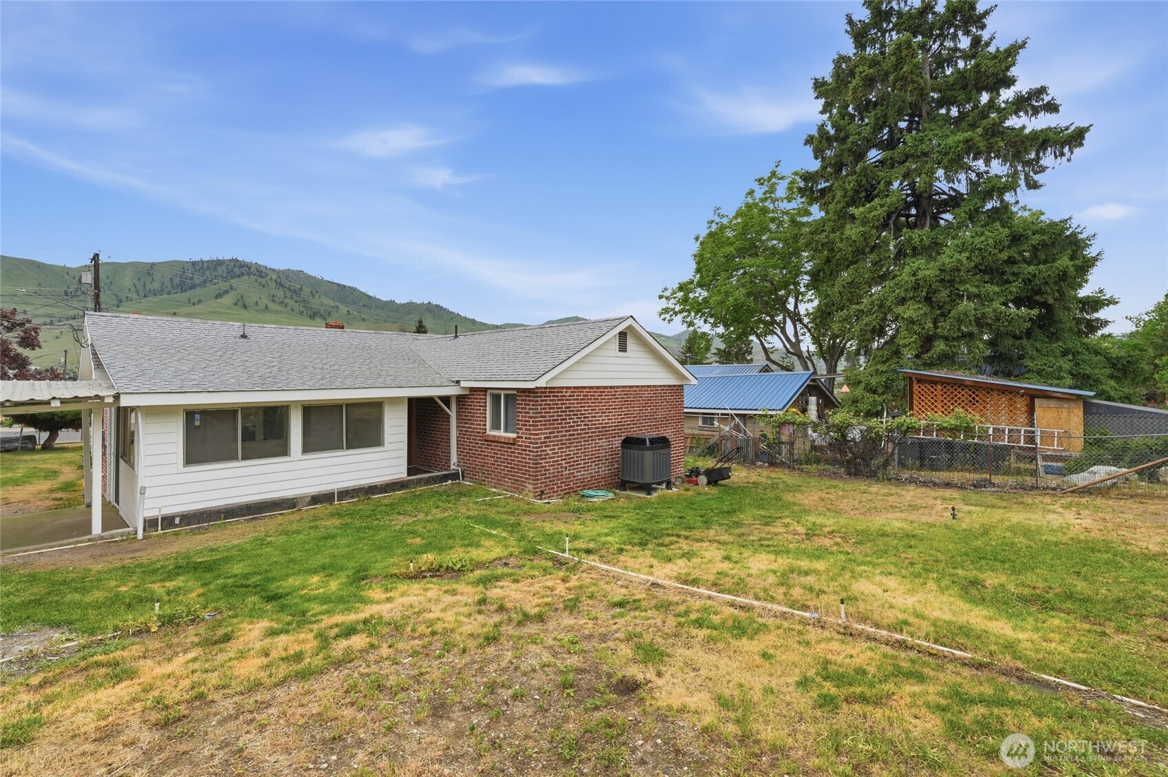 233 E Gibson Property Photo 12