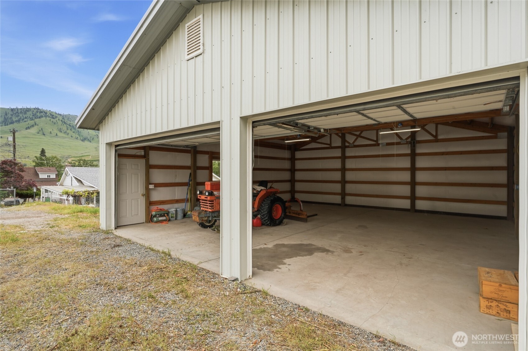 233 E Gibson Property Photo 17