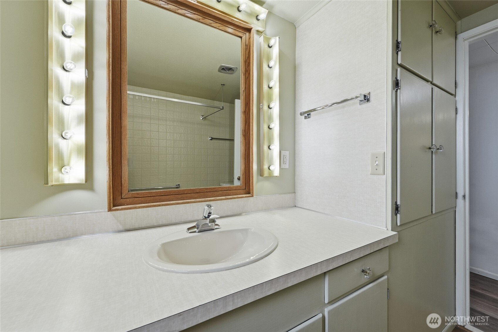233 E Gibson Property Photo 31