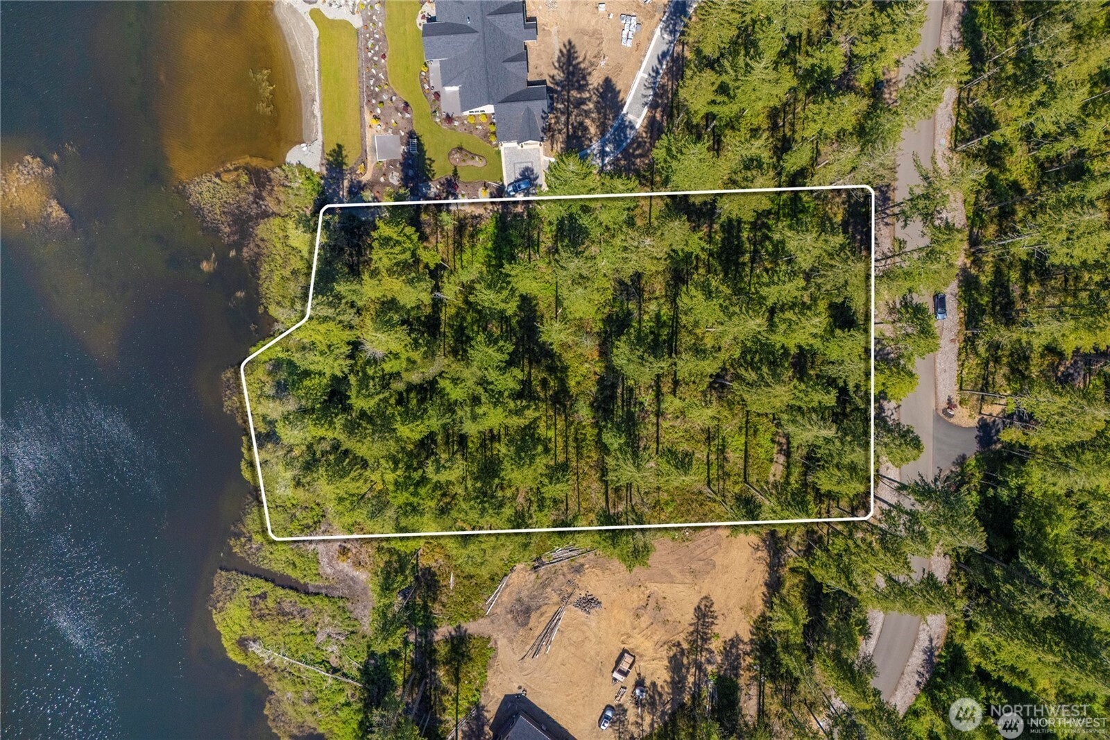 10 W Clear Lake Drive Property Photo 3