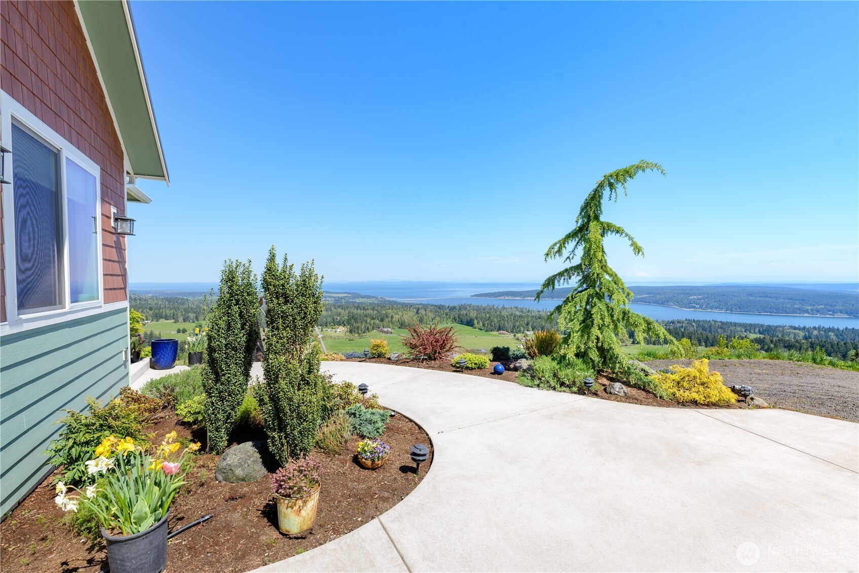 413 Mount Place Property Photo 3