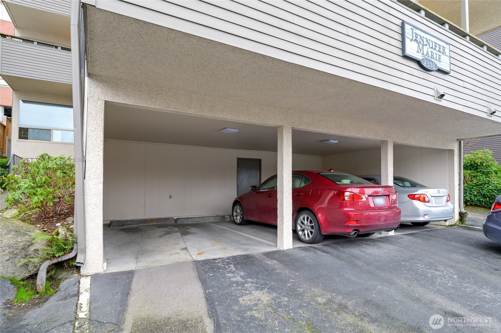 2318 Yale Avenue Property Photo 4