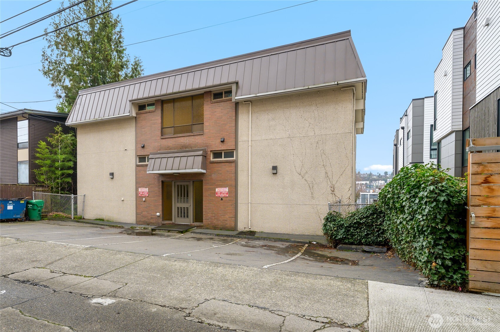 2318 Yale Avenue Property Photo 5