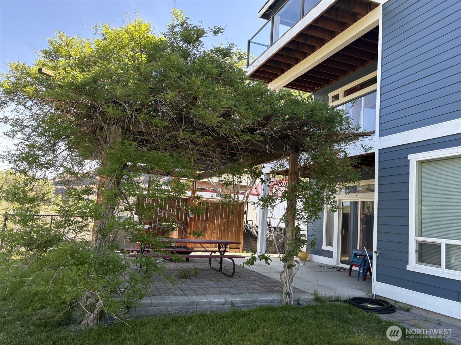 582 River Drive Property Photo 3