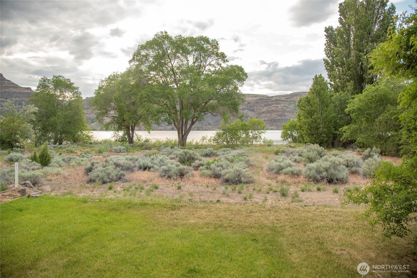 582 River Drive Property Photo 6