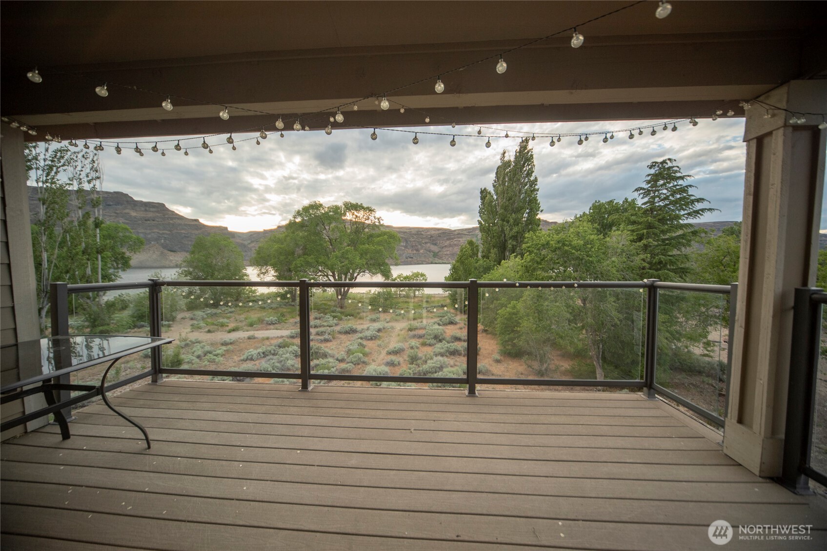 582 River Drive Property Photo 7